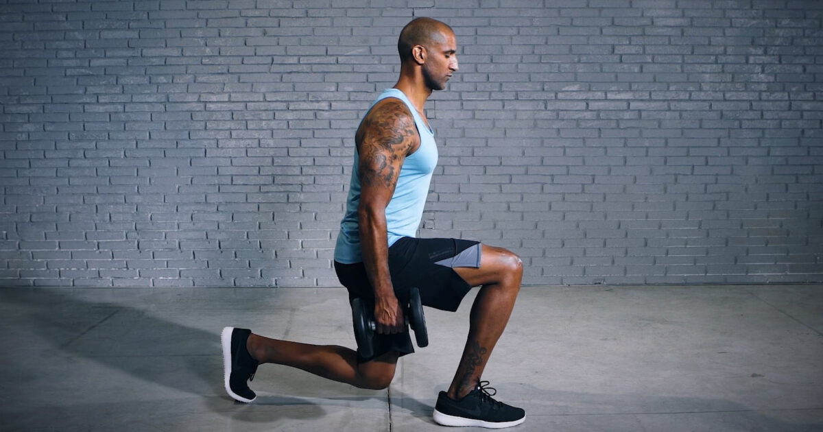 dumbbell lunge - Kurzhantel-Ausfallschritt - Fentes avec haltères - EVO Fitness|