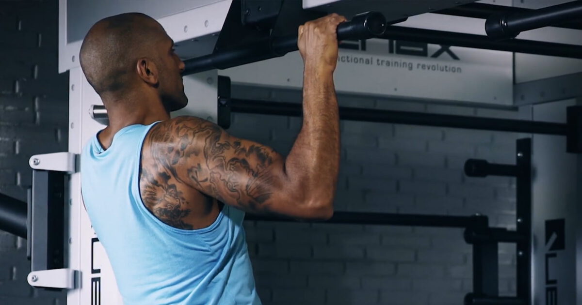 pull-up with leg lift -