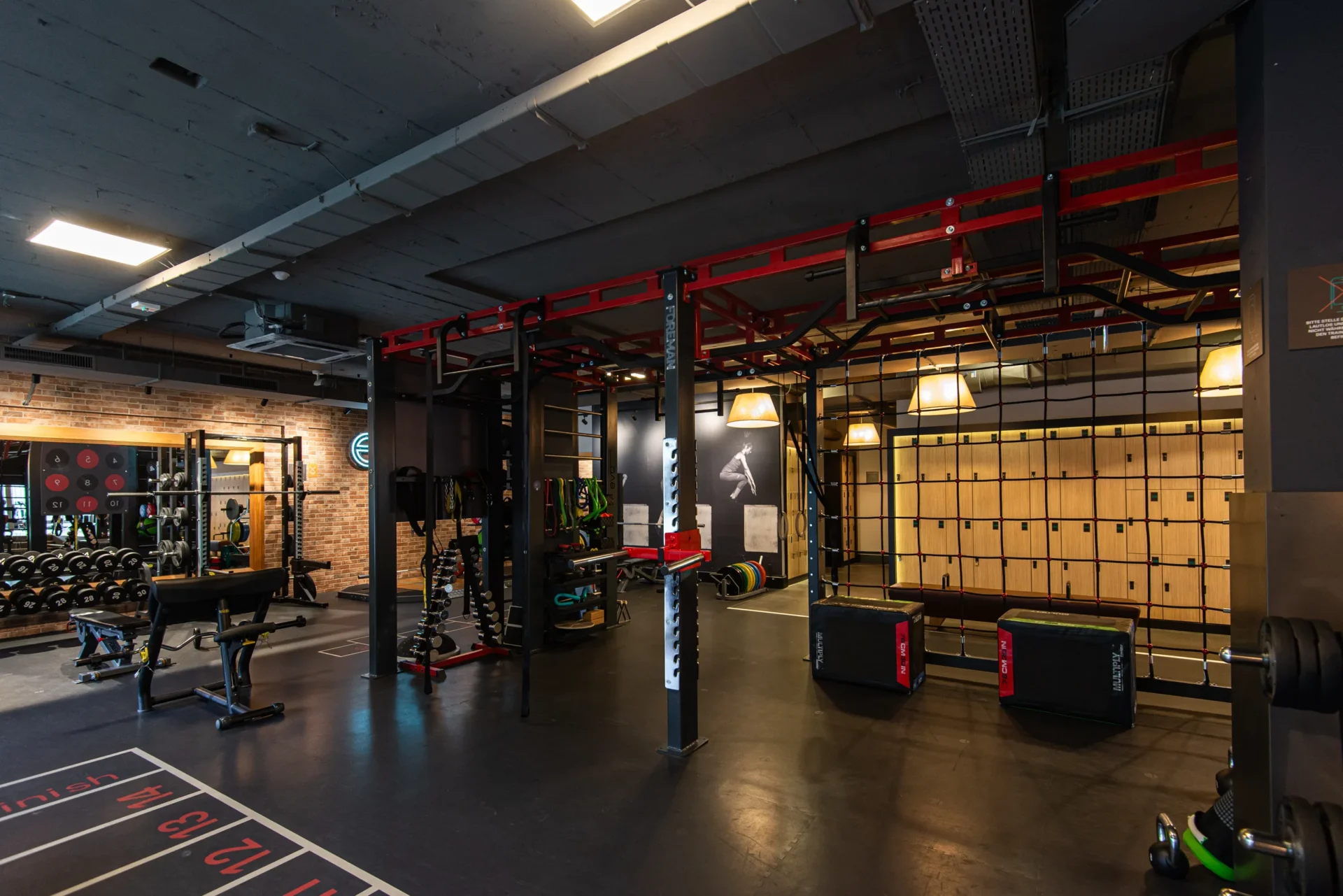 evo fitness bern functional training rig and lockers
