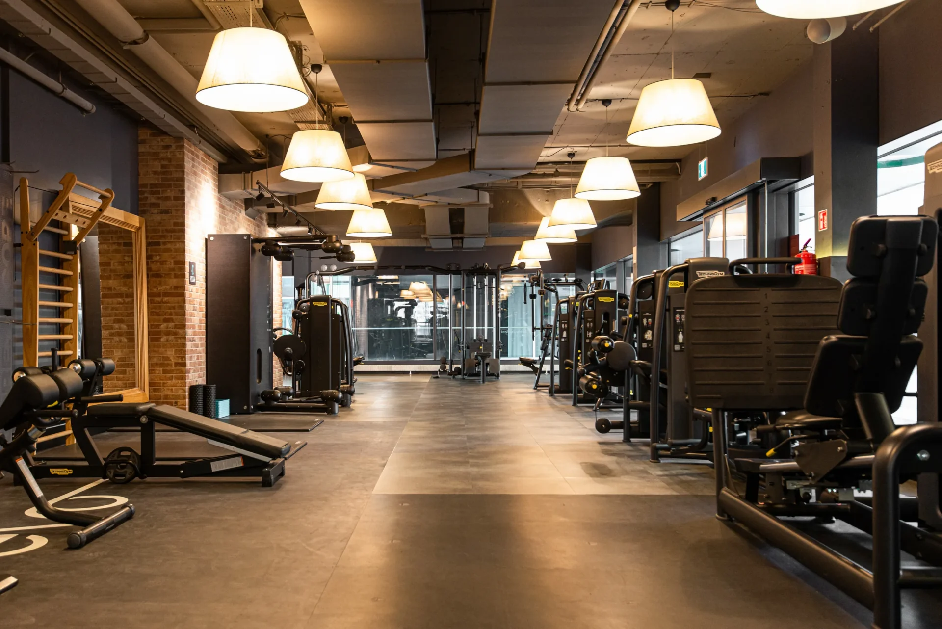 evo fitness bern strength training zone with strength equipment