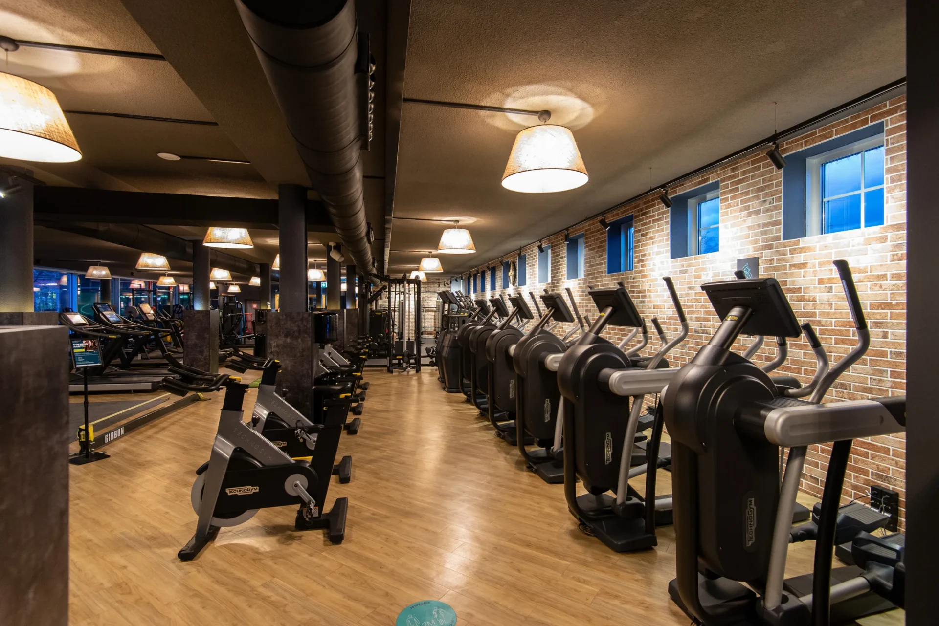 evo fitness geneva acacias cross trainers treadmills bikes brickwall
