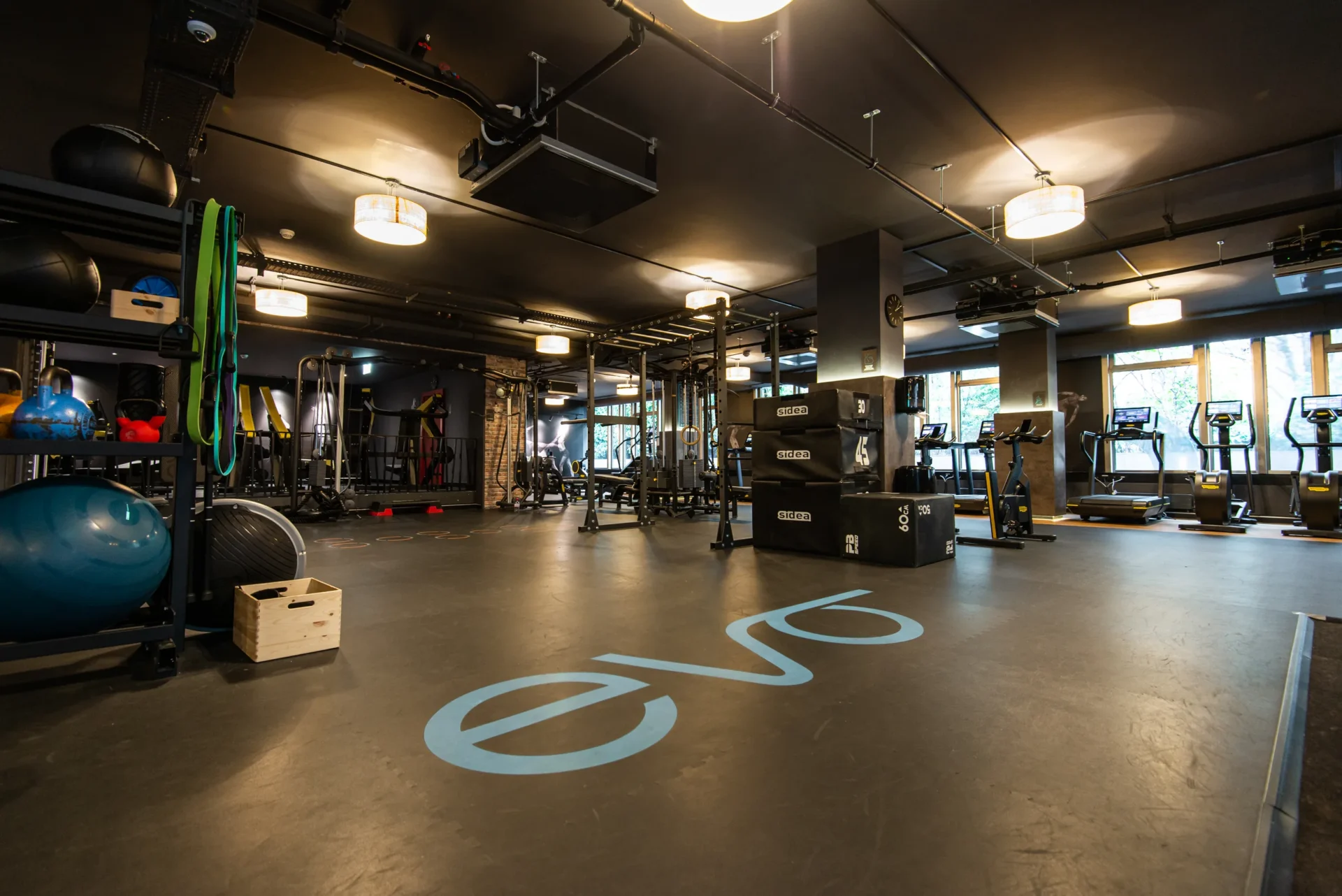 evo fitness geneva champel functional training area floor logo