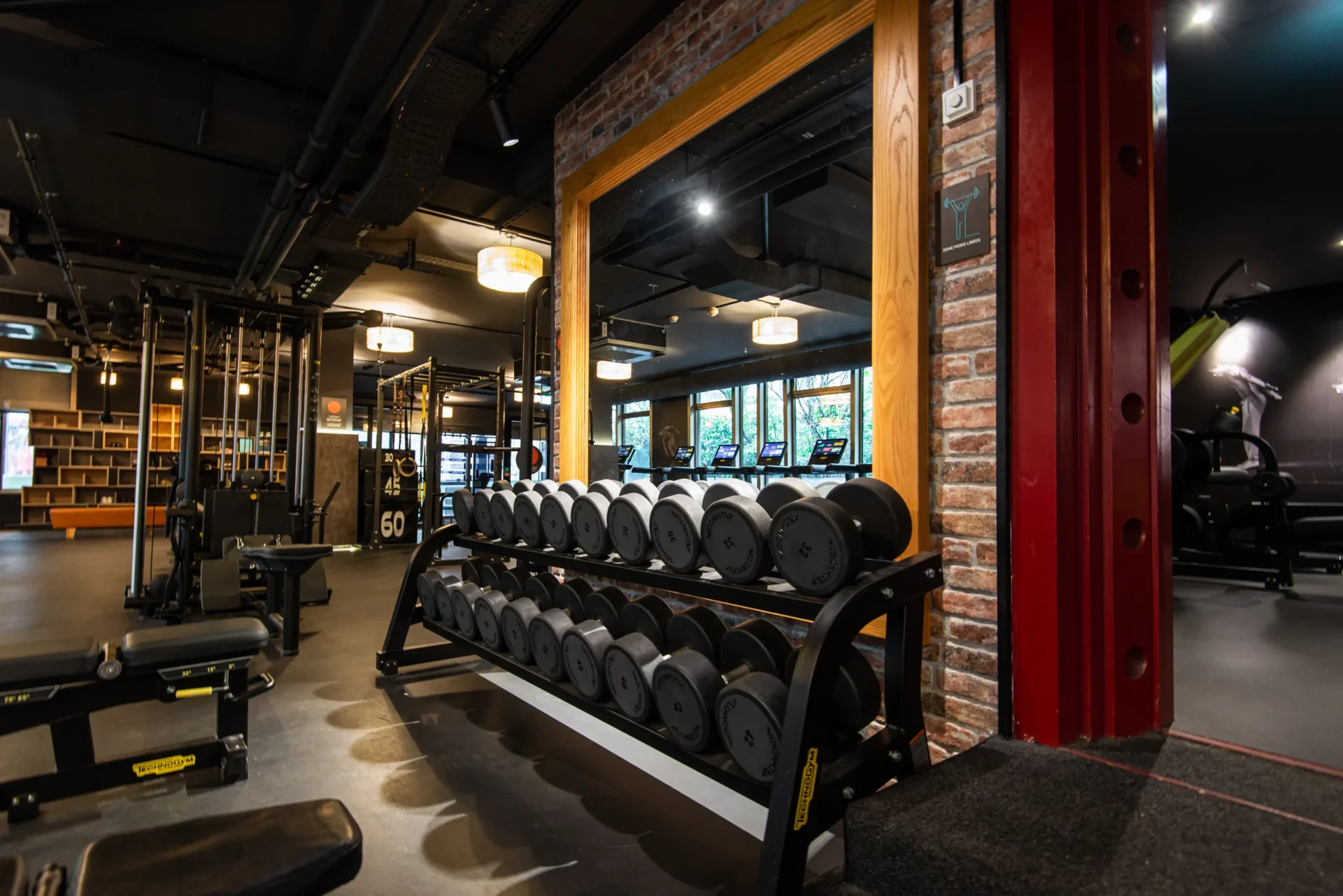evo fitness geneva champel strength area with dumbbells mirror