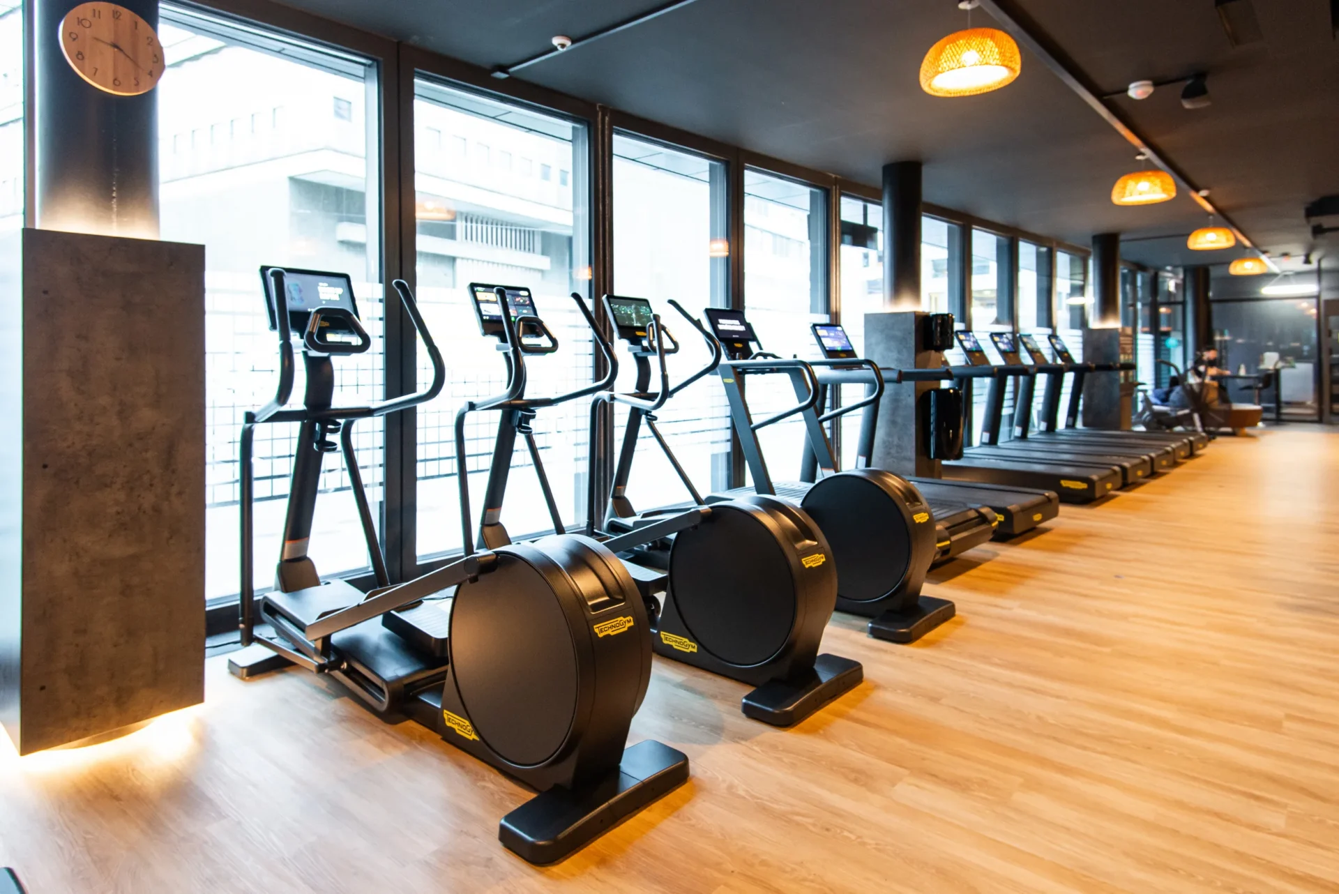evo fitness geneva jonction cardio area window front