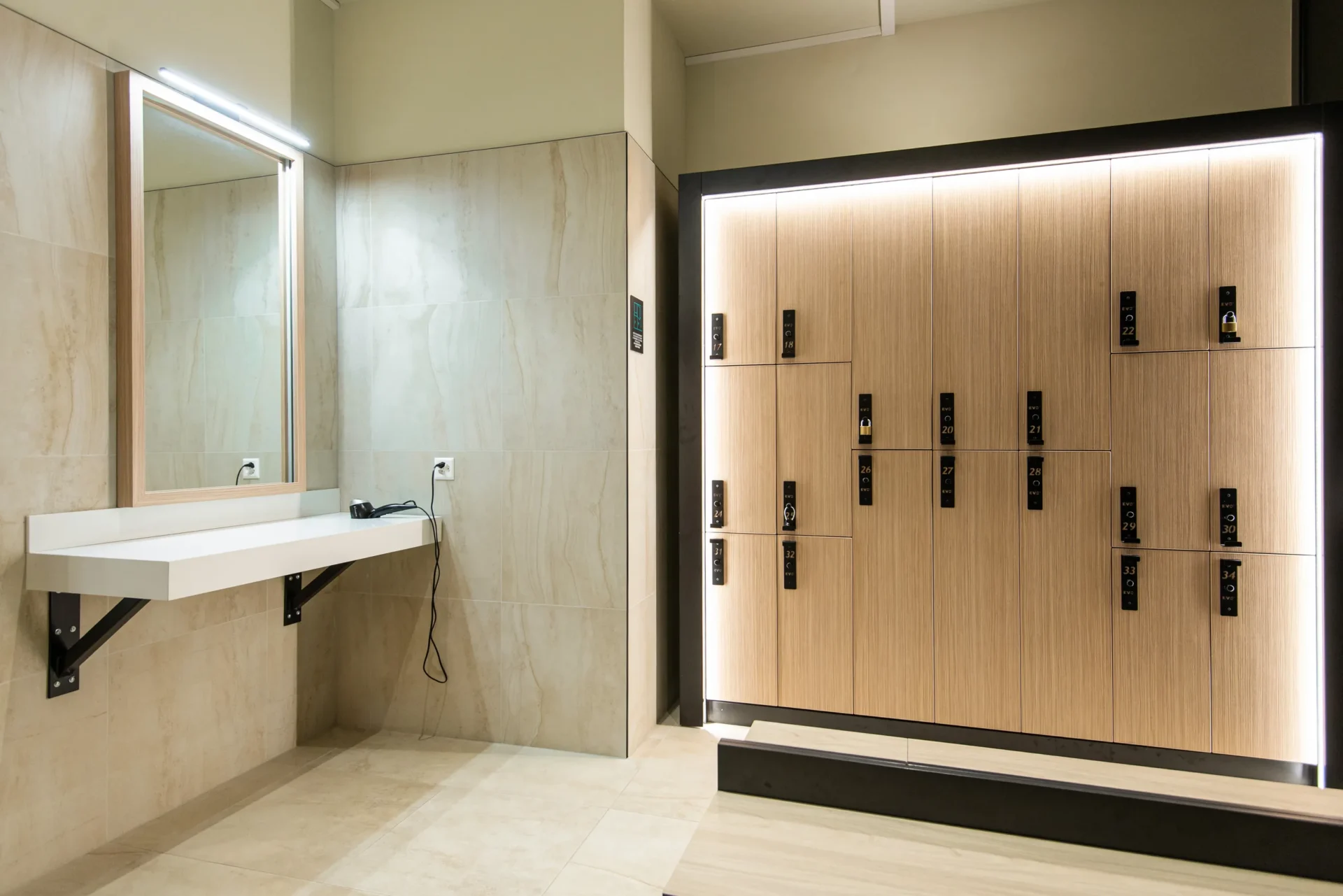evo fitness geneva jonction changing area grooming spot