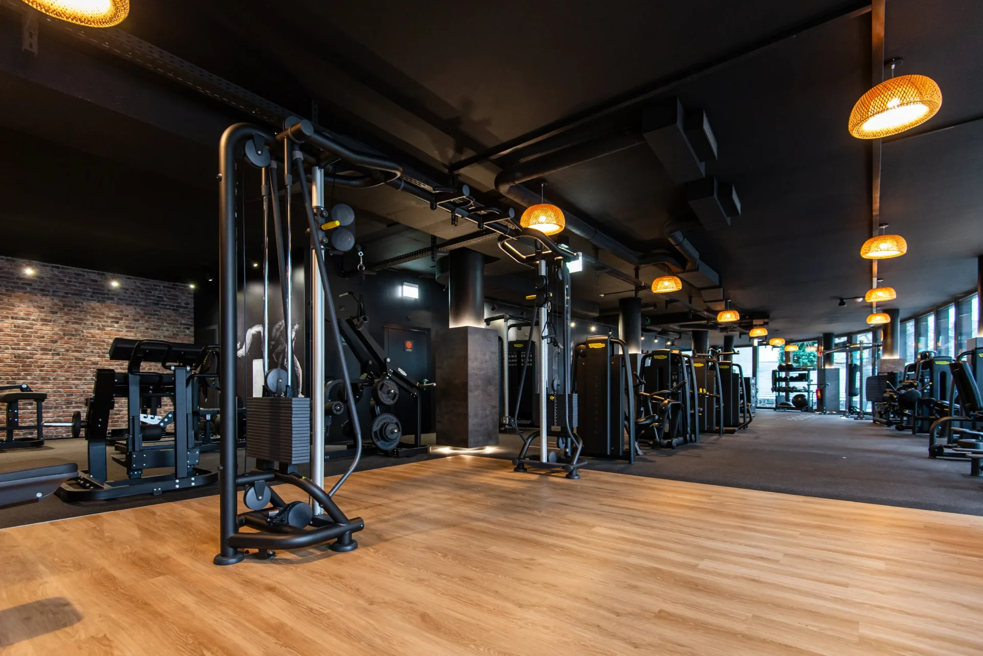 evo fitness geneva jonction strength area cable station light