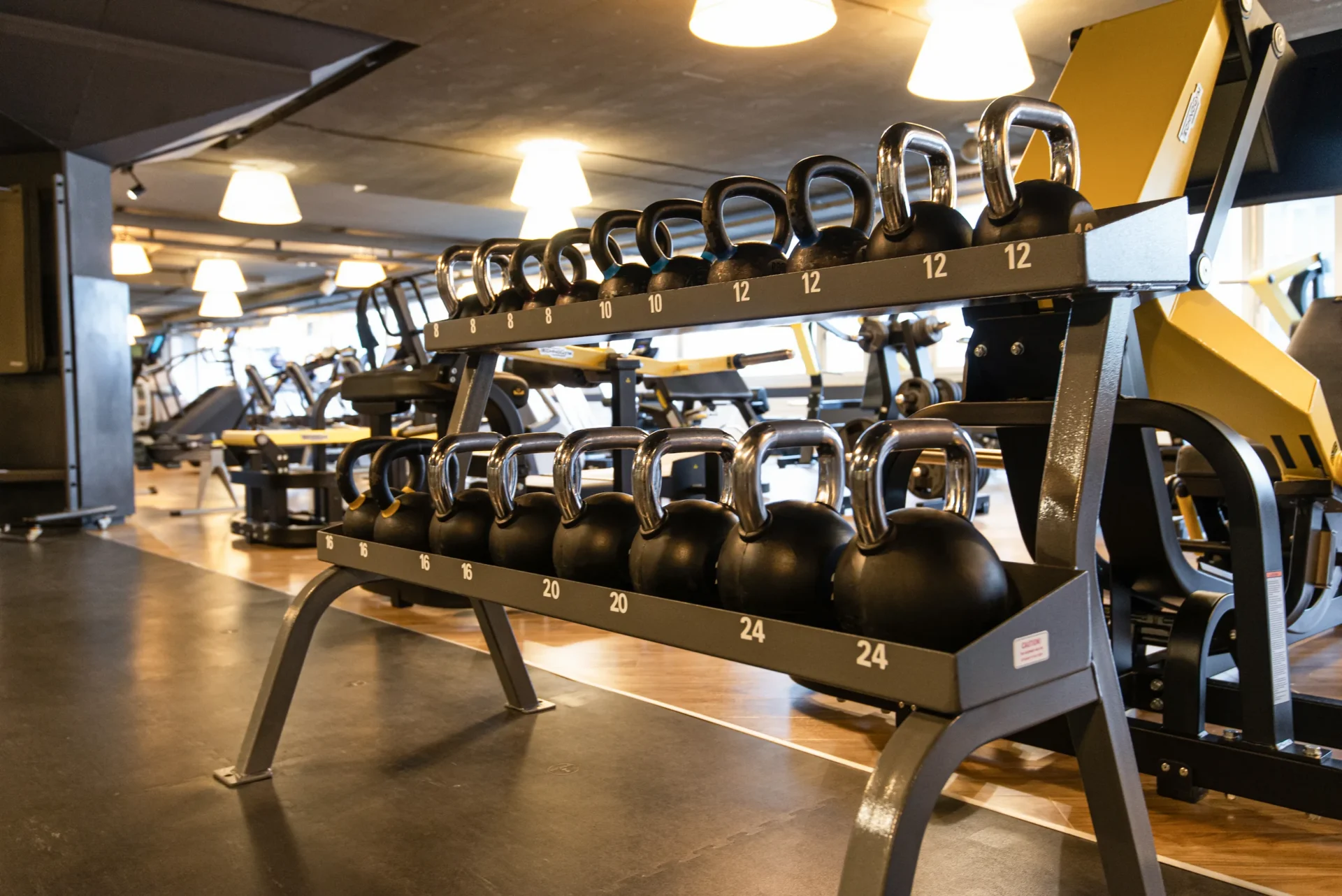 evo fitness zurich oerlikon strenght area kettlebell