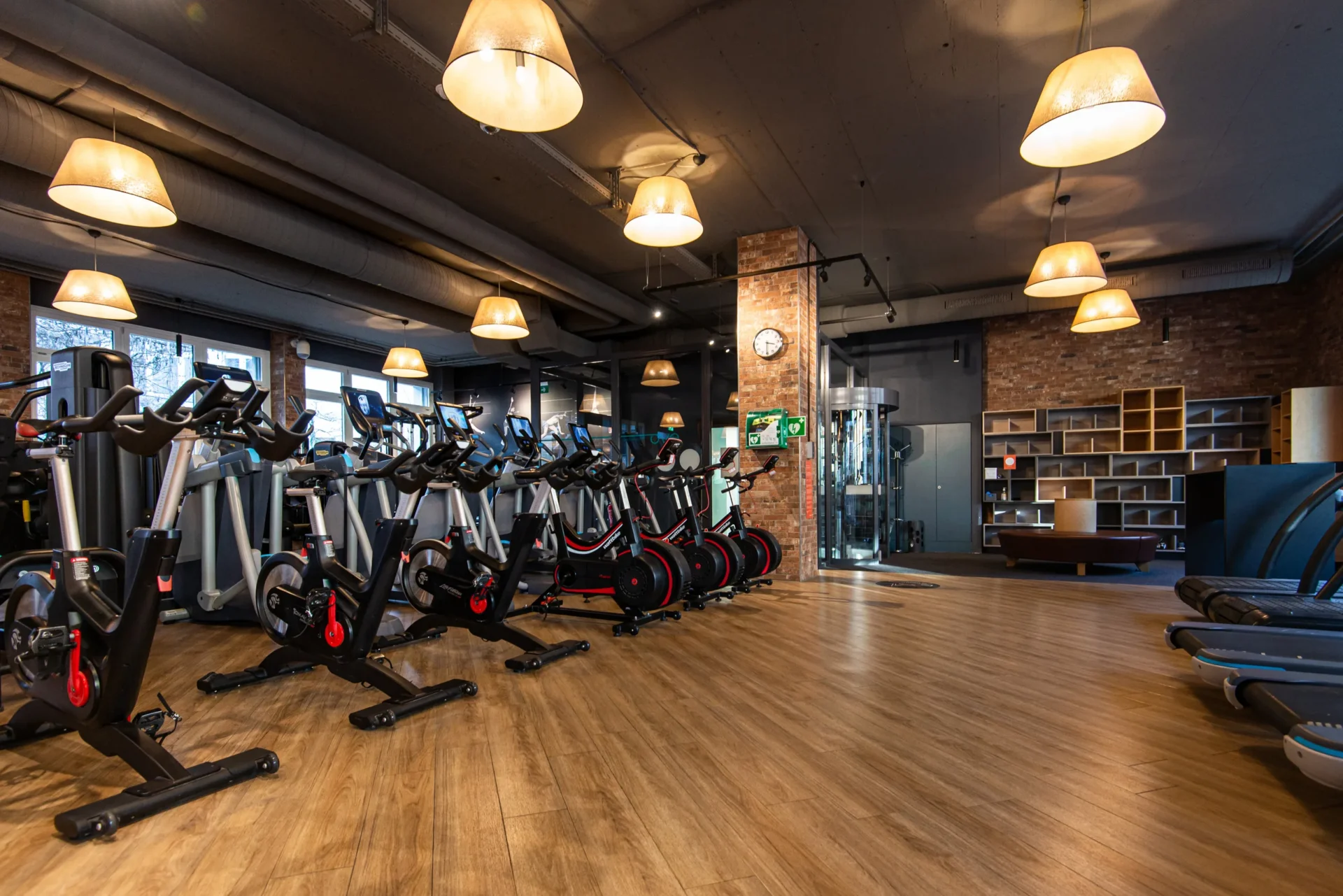evo zurich enge gym cardio bike and treadmill area