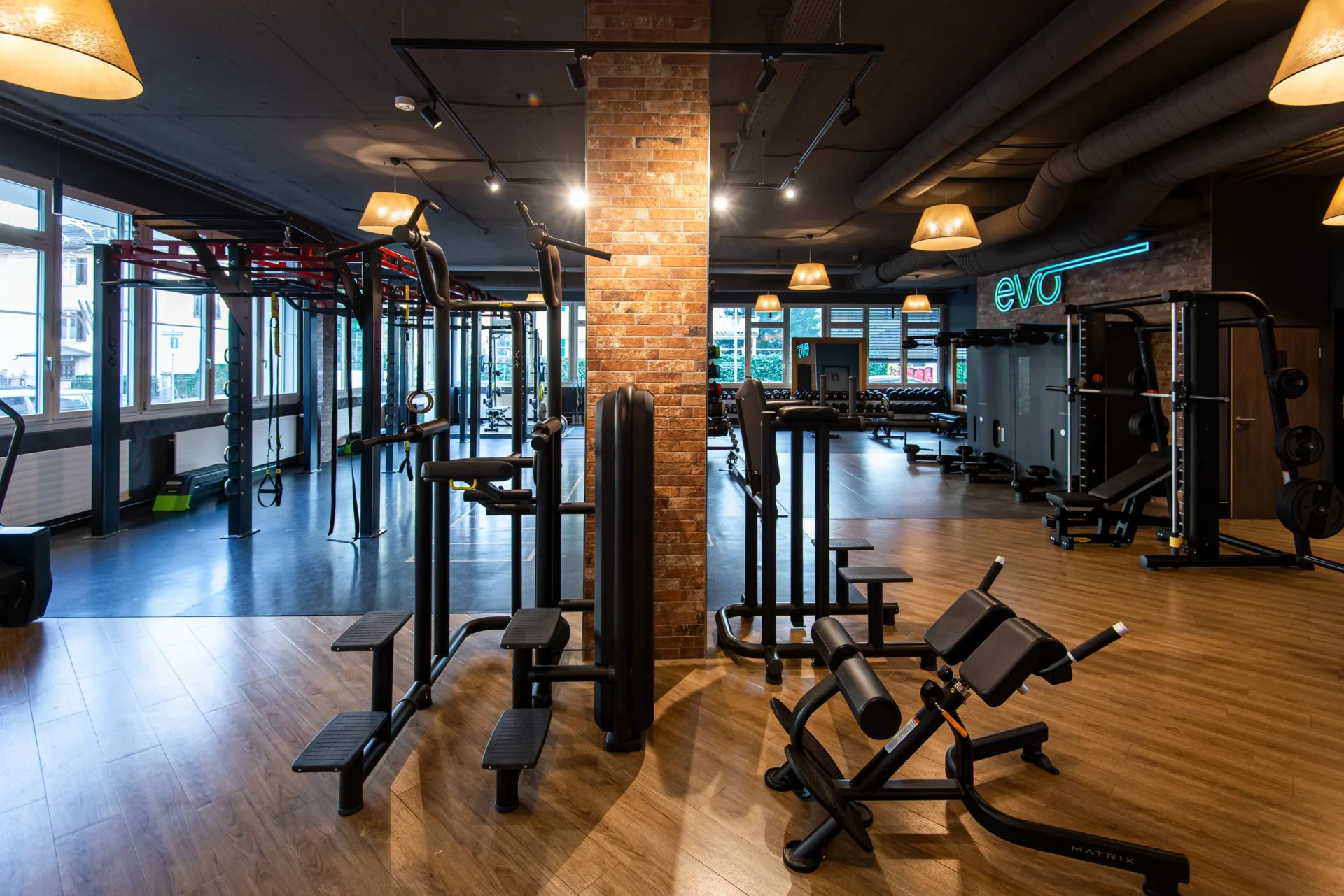evo zurich enge gym strength training machines