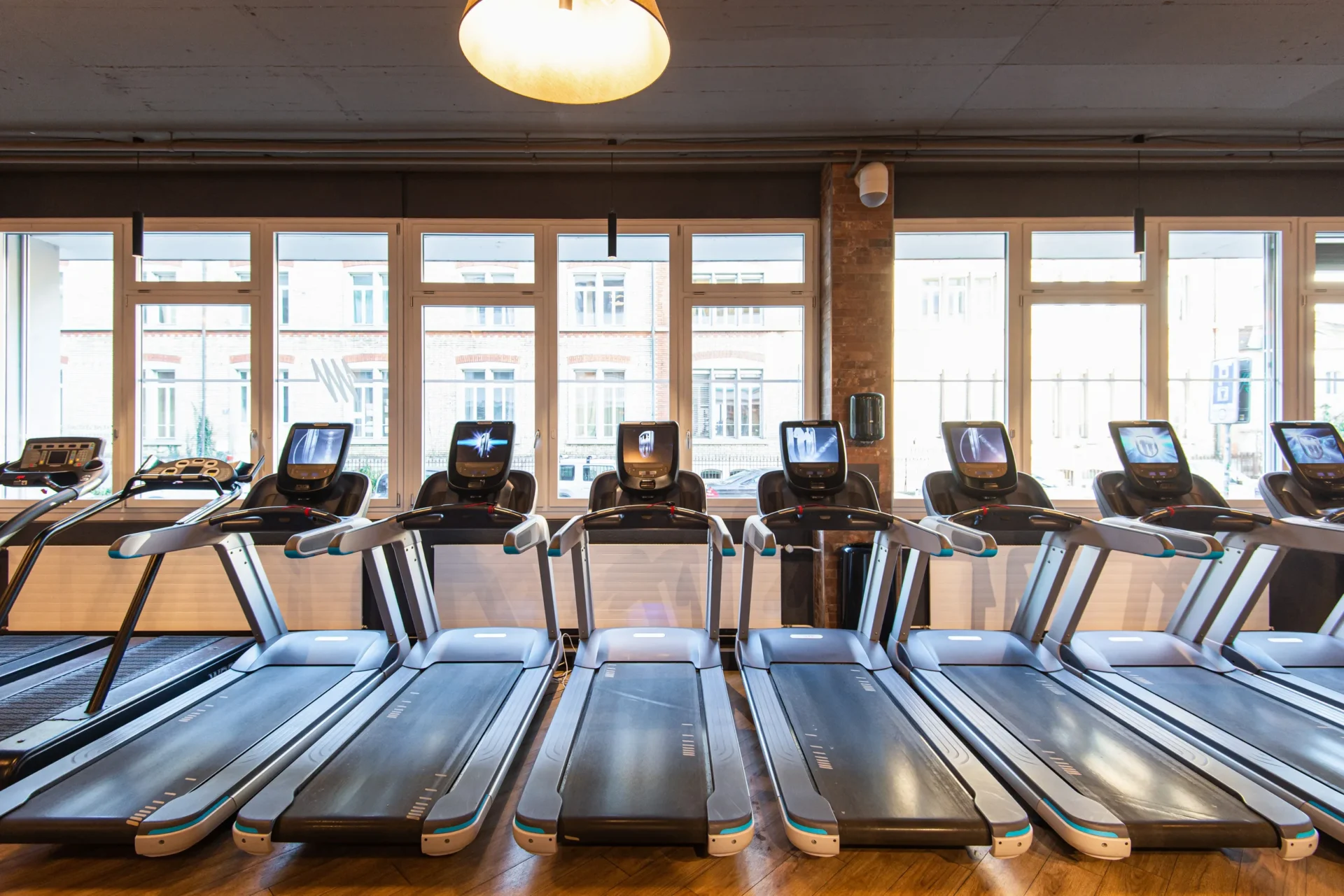 evo zurich enge gym treadmills front view