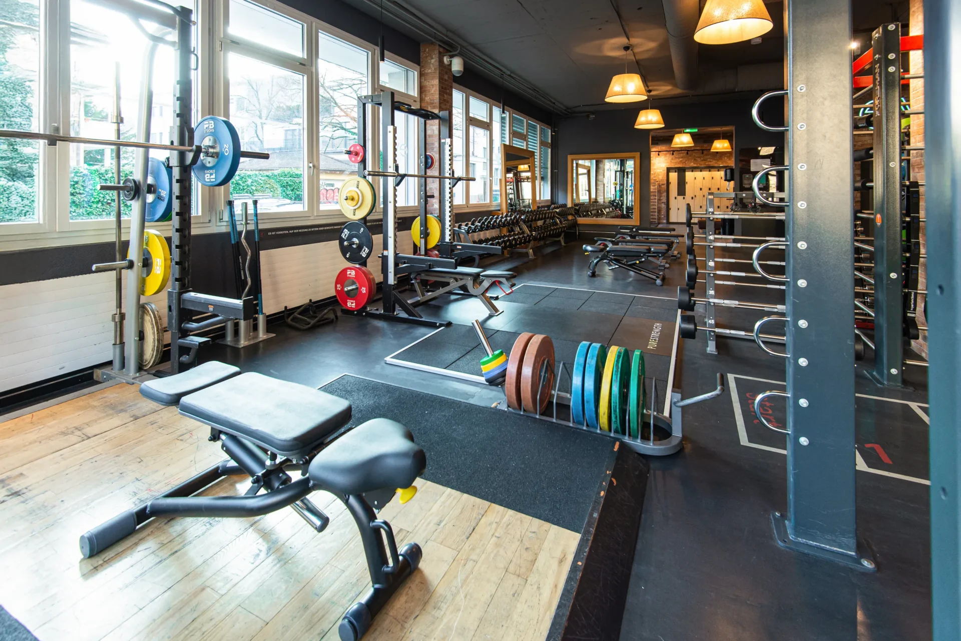 evo zurich enge gym weightlifting platforms