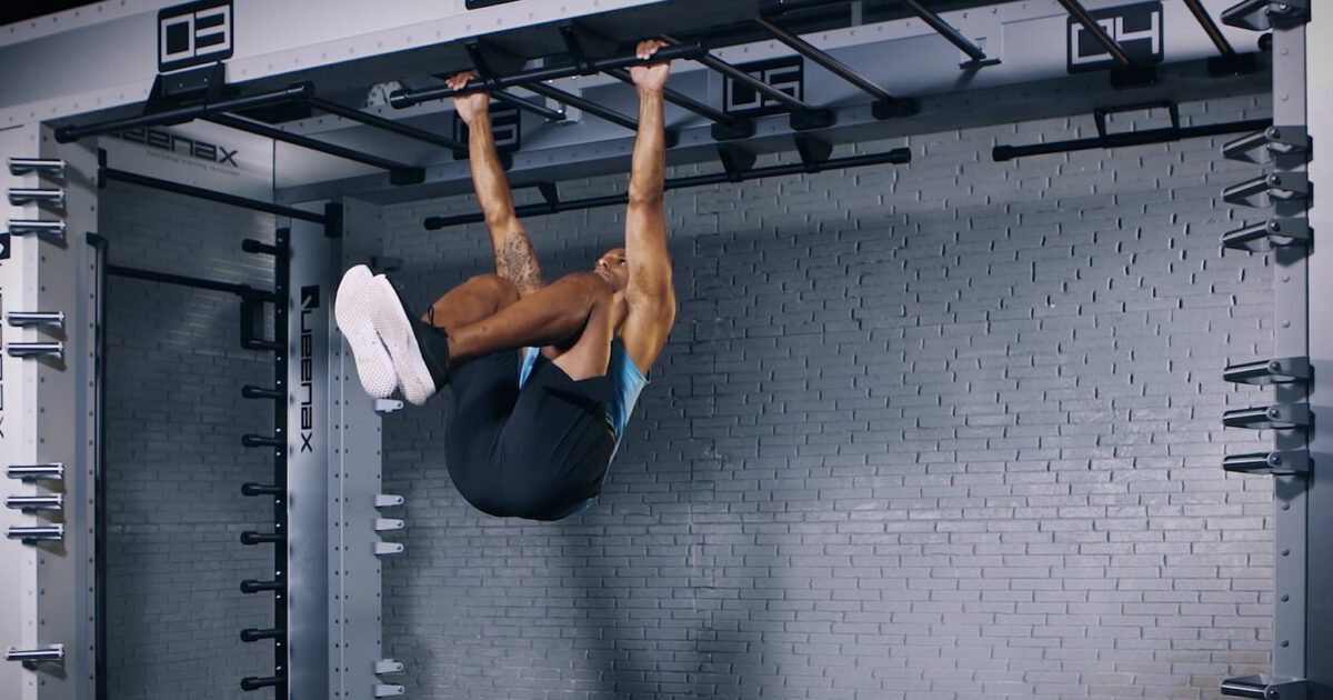 hanging knee lift - Hängende Kniehebung - Relevé de genoux suspendu - EVO Fitness|